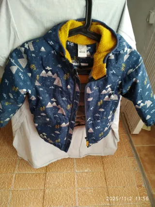Chaqueta floral con capucha 4 a 5 años 