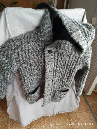 Chaqueta floral con capucha 4 a 5 años 