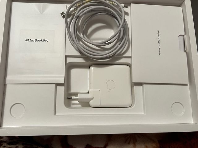 MacBook Pro 13” 2020 /512gb+ Accesorios