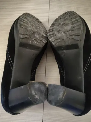 Scarpe da donna nere in camoscio