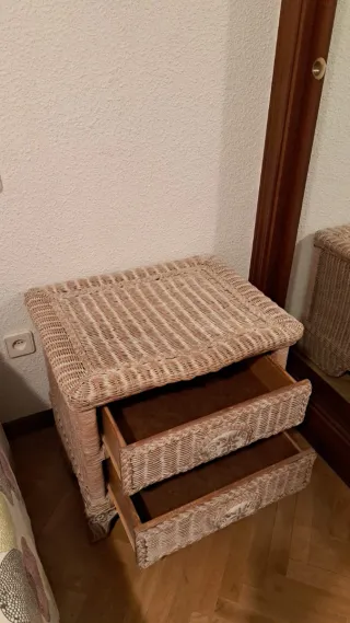 Muebles,cómoda, mesillas,espejo,cabecero