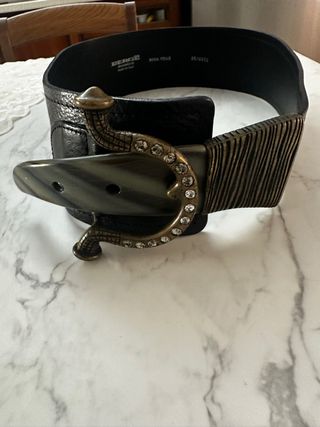 Cinturone Berge in pelle nera con fibbia