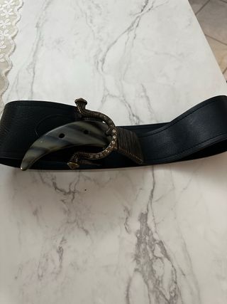 Cinturone Berge in pelle nera con fibbia