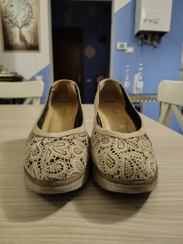 Scarpe donna con zeppa pizzo beige