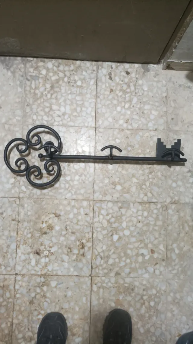 Perchero de forja estilo llave