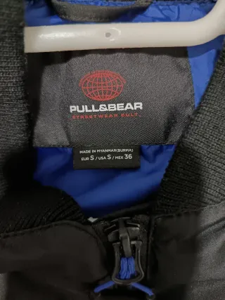 Chaqueta bomber Pull&Bear negra  