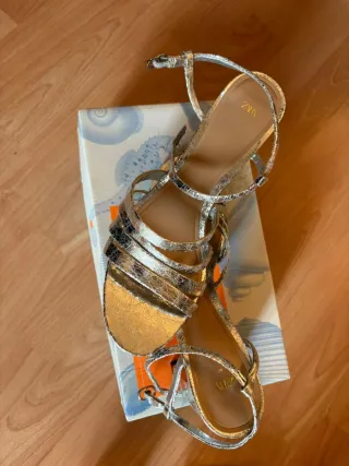Sandalias Zara Talla 40 Doradas y Plateadas