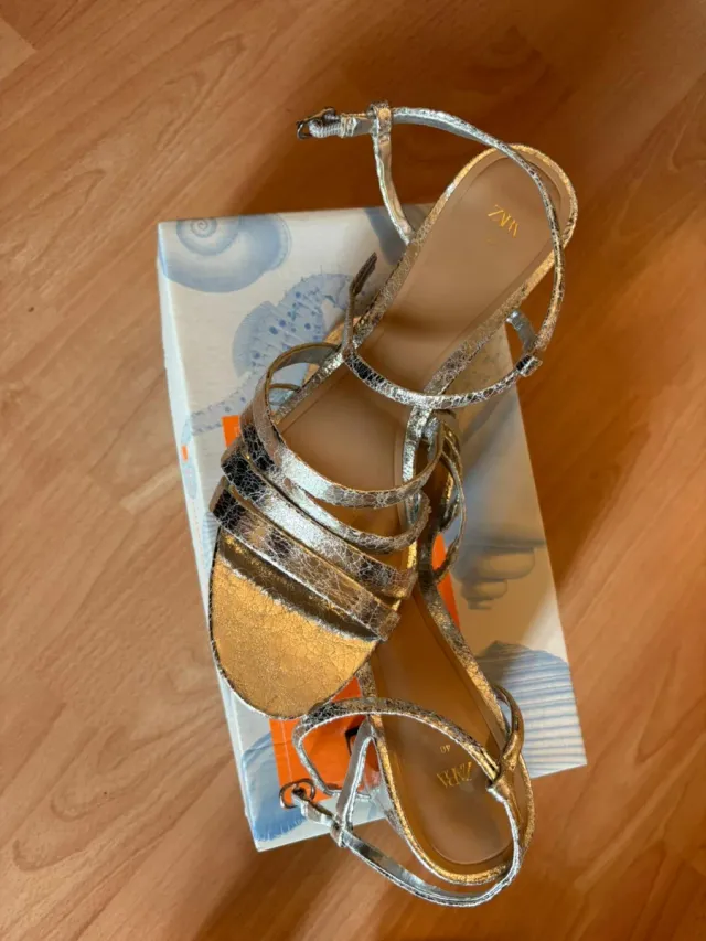 Sandalias Zara Talla 40 Doradas y Plateadas