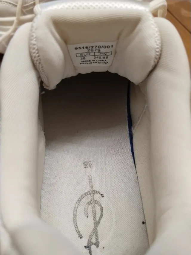 Zapatillas Stradivarius Talla 38 Blancas.