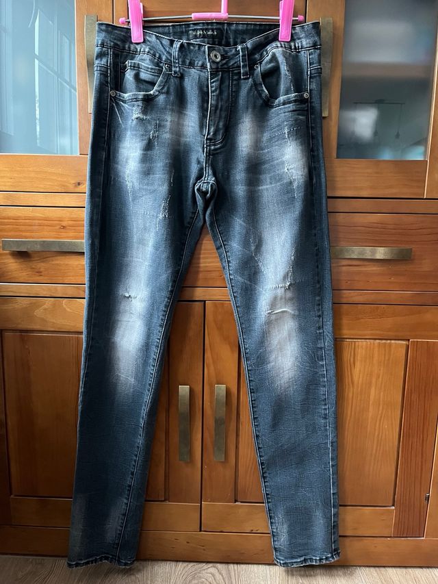 Pantalón vaquero desgastado hombre