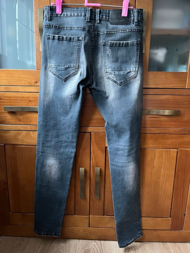 Pantalón vaquero desgastado hombre