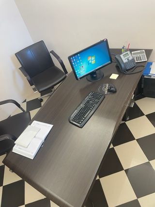 Scrivania ufficio con cassettiera