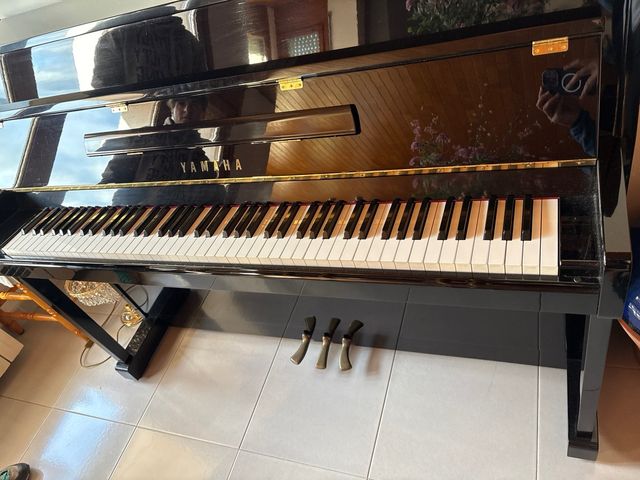 Piano vertical Yamaha M108T