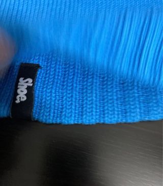 Cappello Shoe azzurro con pompon