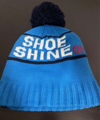 Cappello Shoe azzurro con pompon