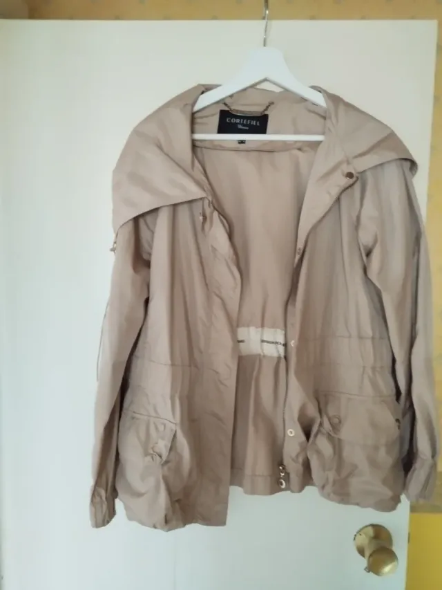 Anorak fino beige Cortefiel
