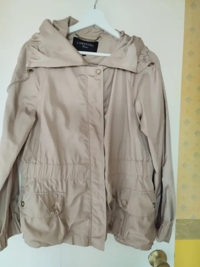 Anorak fino beige Cortefiel