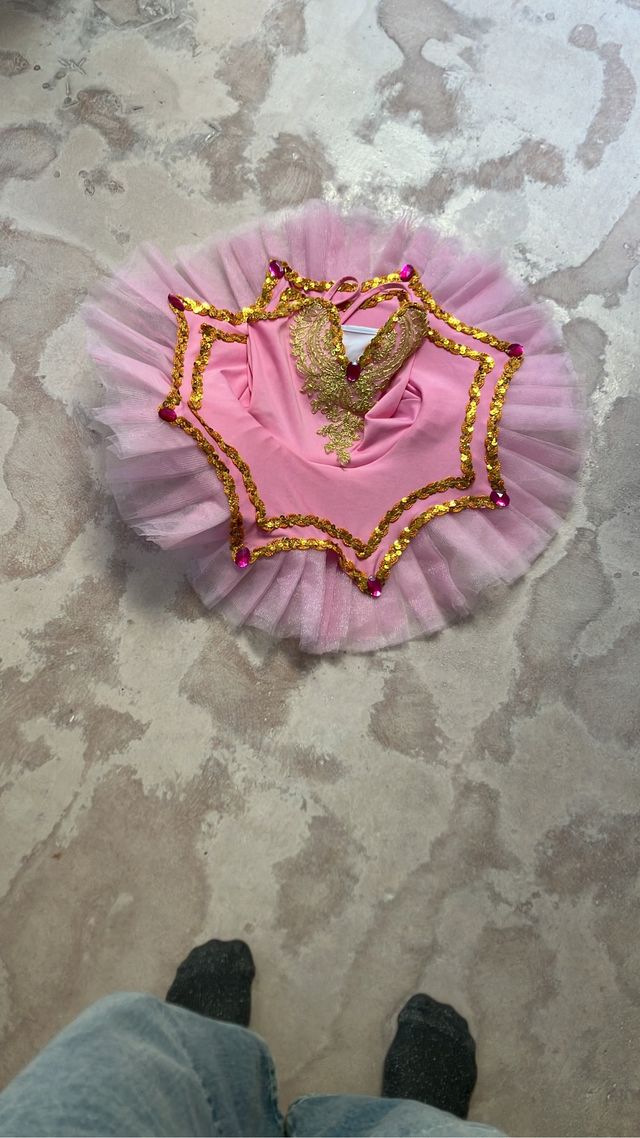 Tutú infantil ballet rosa con adornos. talla 4-6añ