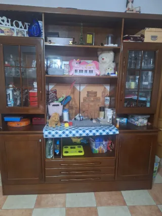 Vitrina de comedor de madera