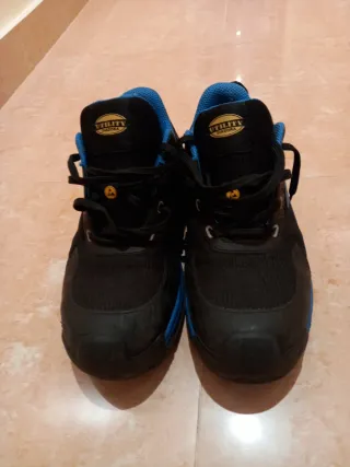 Zapatos de seguridad Diadora negros y azules