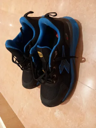Zapatos de seguridad Diadora negros y azules