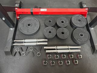 Banco de pesas y barras con discos