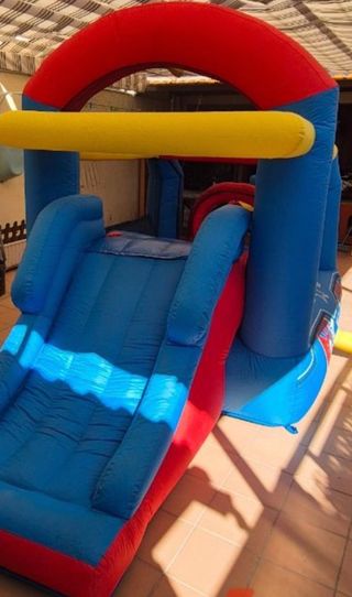 Castillo inchable para fiestas.