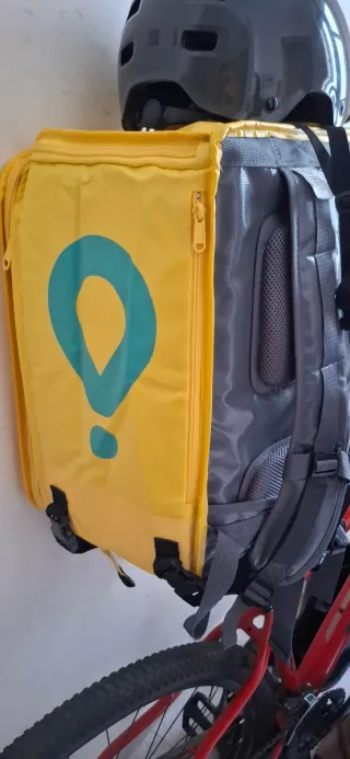 Mochila Glovo Amarilla y Turquesa