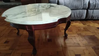 Mesa redonda mármol y madera