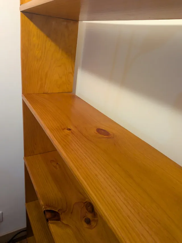 Estantería pino color miel