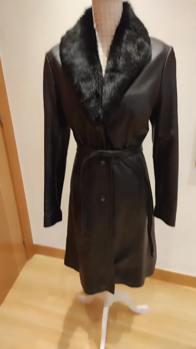 Abrigo de cuero Cortefiel con cuello desmontable