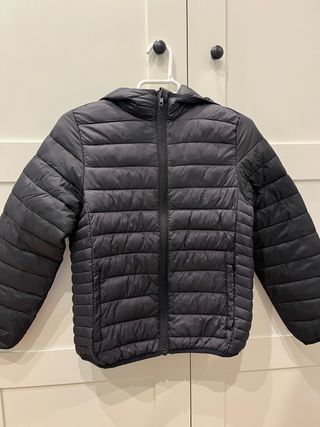 Cazadora acolchada ligera negra Lefties