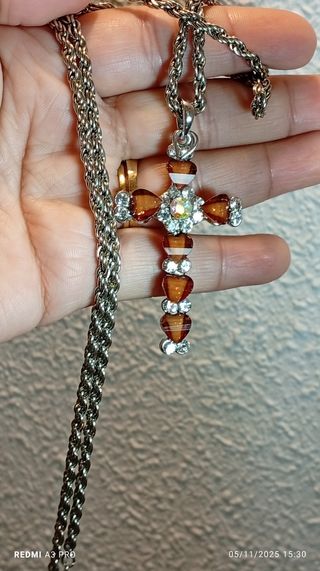 Collar Cruz Cristales Marrones y Plateados