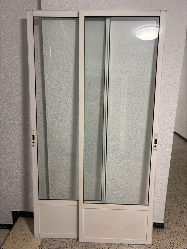 Puertas correderas de aluminio blancas