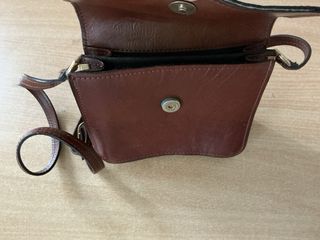 Piccola Borsa tracolla marone.