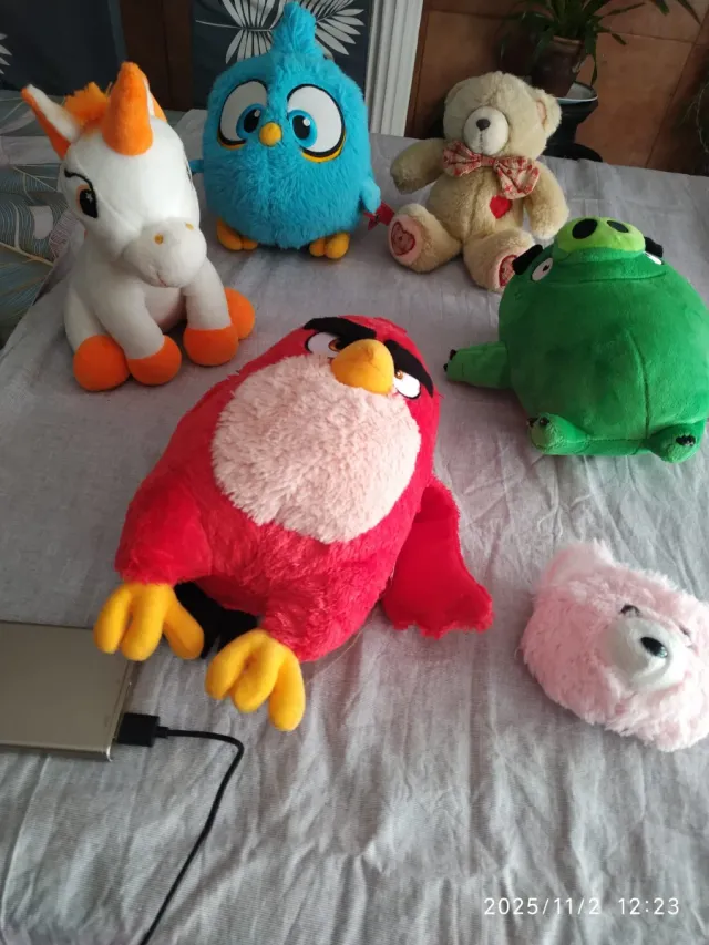 Lote de peluches: unicornio, pájaros y osos