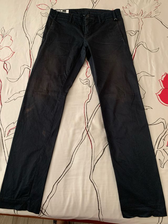 in stoffa colore nero con segni rossi come da foto