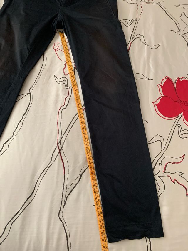 in stoffa colore nero con segni rossi come da foto