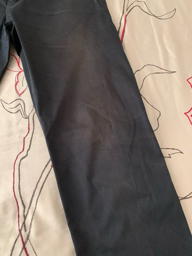 in stoffa colore nero con segni rossi come da foto