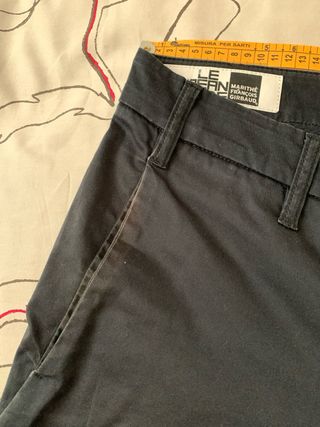 in stoffa colore nero con segni rossi come da foto