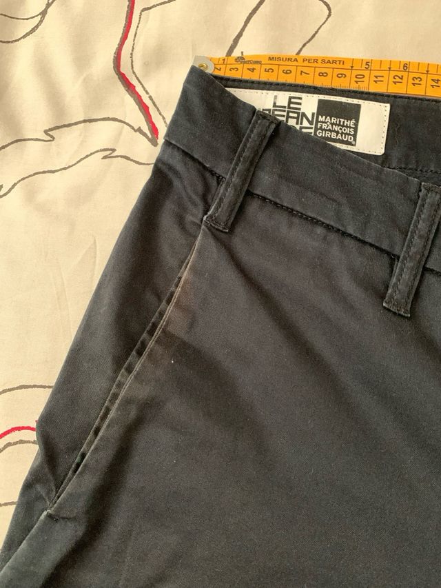 in stoffa colore nero con segni rossi come da foto