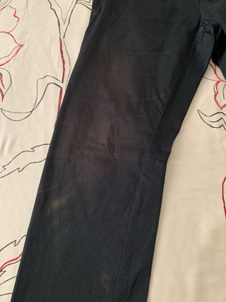 in stoffa colore nero con segni rossi come da foto