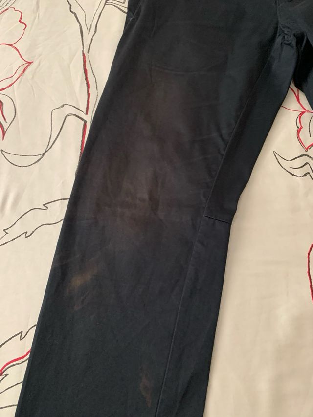 in stoffa colore nero con segni rossi come da foto