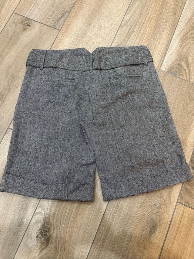Bermudas grises/verde oscuro con cinturón