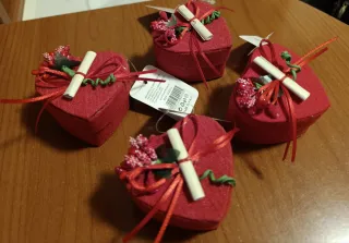 4 Scatoline a Cuore Rosse con Fiori