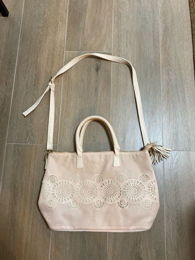 Bolso de mano rosa palo con flecos