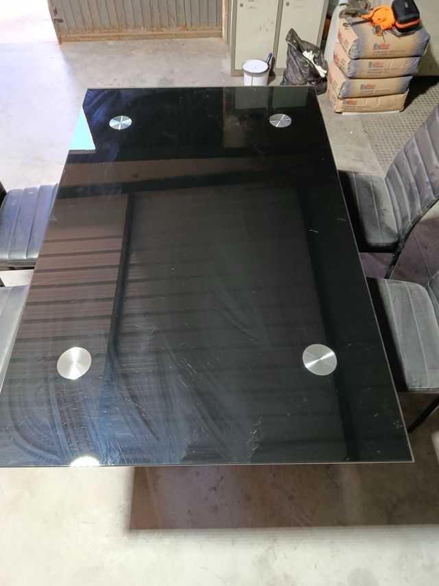 Mesa cristal negra con 4 sillas