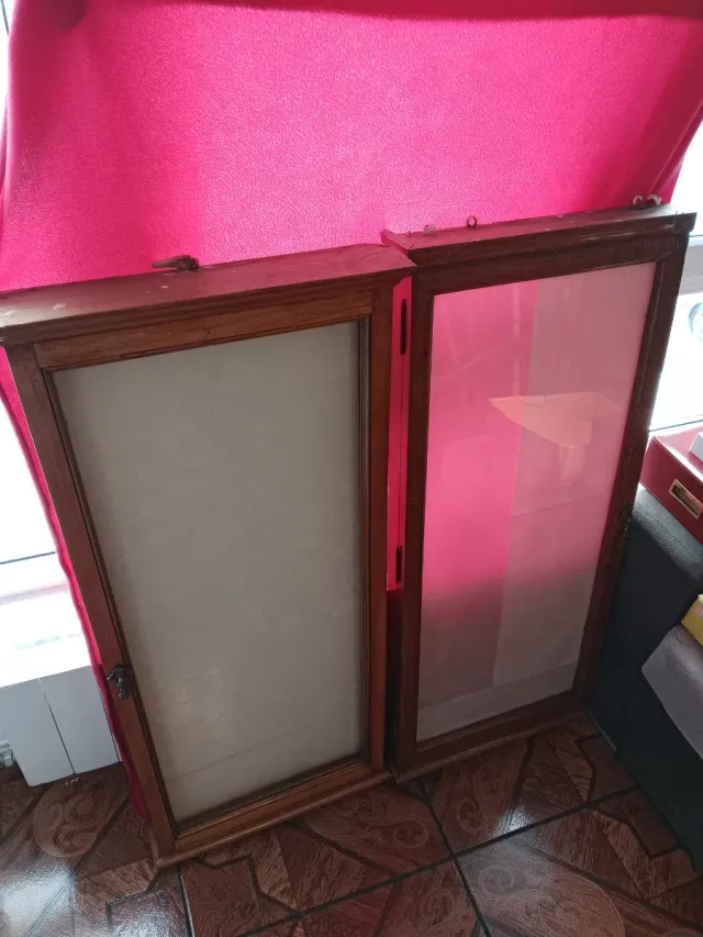 Pareja vitrinas antiguas madera joyería
