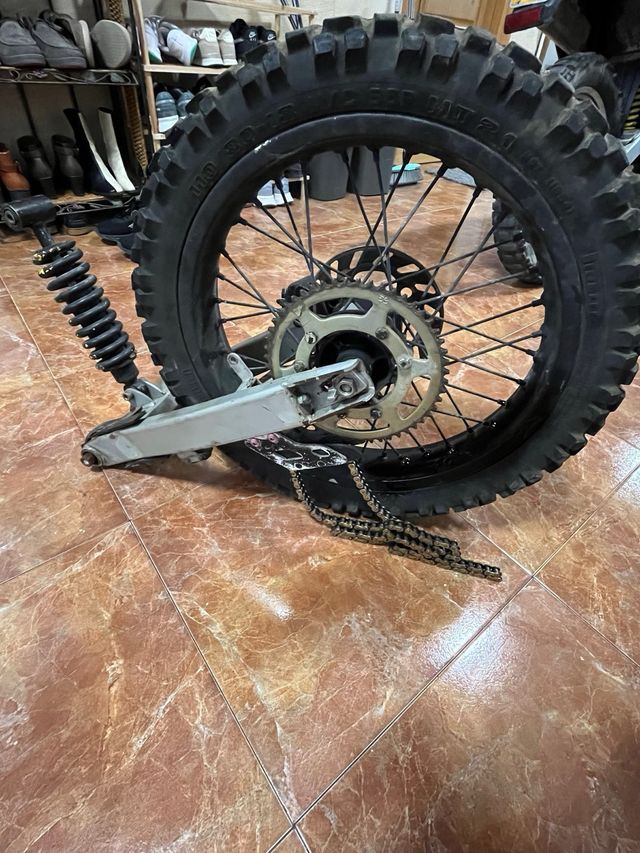 Basculante MH RYZ con amortiguador rueda y cadena