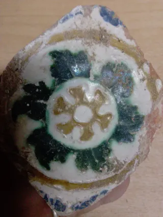 Azulejo antiguo decorado floral